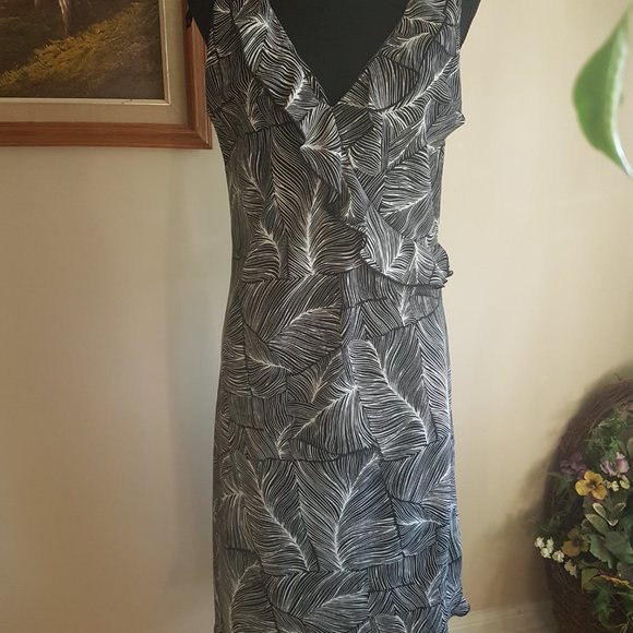 Black and White Dress - Picture 7 of 13